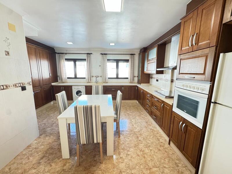 3 slaapkamer Gezinswoning Te koop