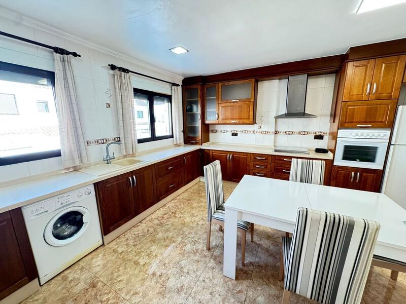 3 slaapkamer Gezinswoning Te koop