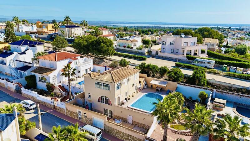 Villa for sale in San Miguel de Salinas, Alicante
