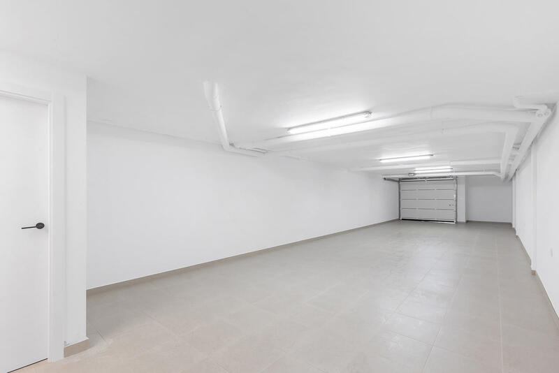 4 bedroom Townhouse for sale