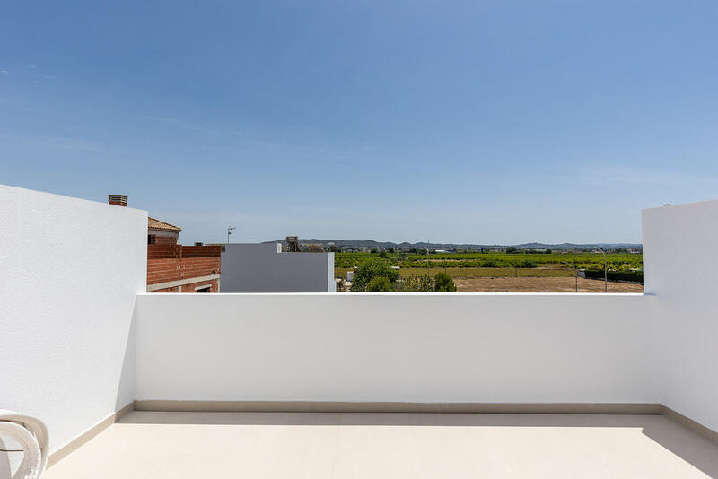 4 bedroom Townhouse for sale
