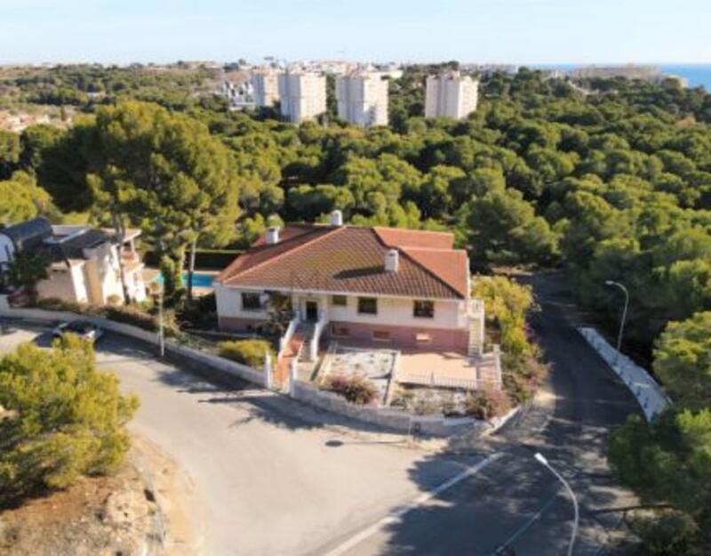 10 bedroom Villa for sale