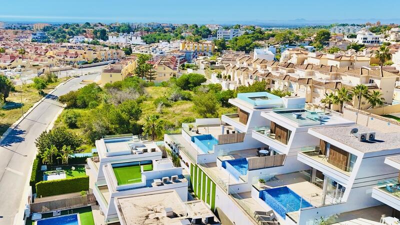 Villa til salgs i Villamartin, Alicante
