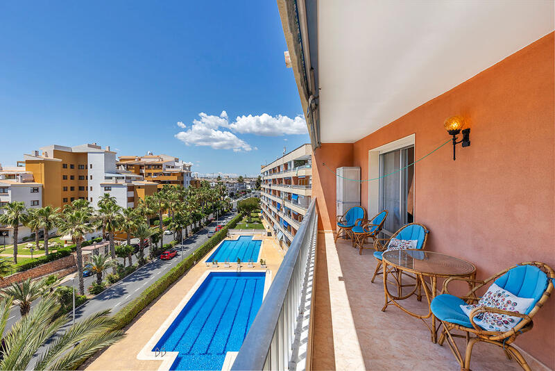 квартира продается в Torrevieja, Alicante