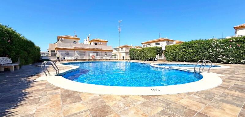 2 bedroom Townhouse for sale