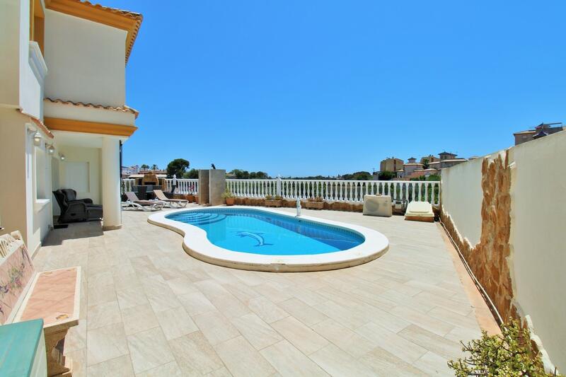 4 Cuarto Villa en venta