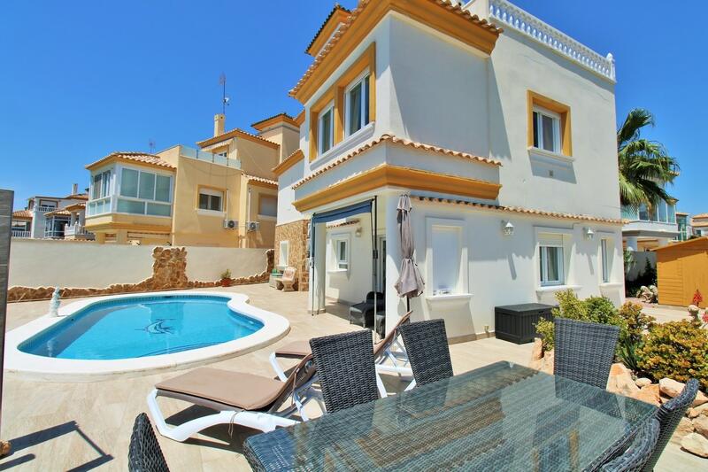 4 Cuarto Villa en venta