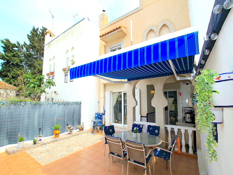 Adosado en venta en La Zenia, Alicante