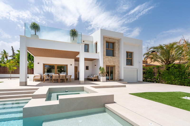 Villa til salgs i Campoamor, Alicante