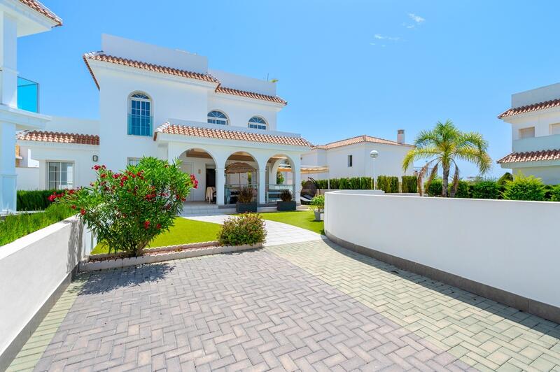 3 Cuarto Villa en venta