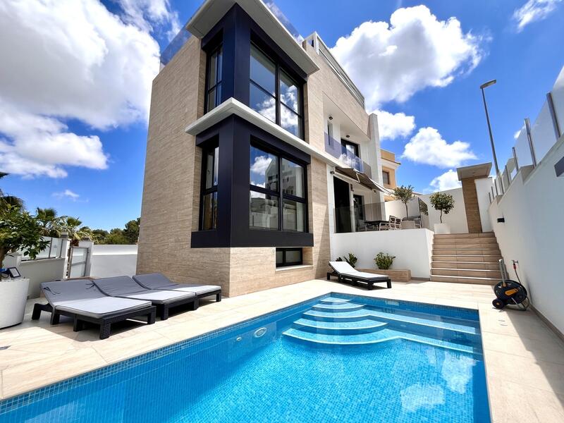 вилла продается в San Miguel de Salinas, Alicante