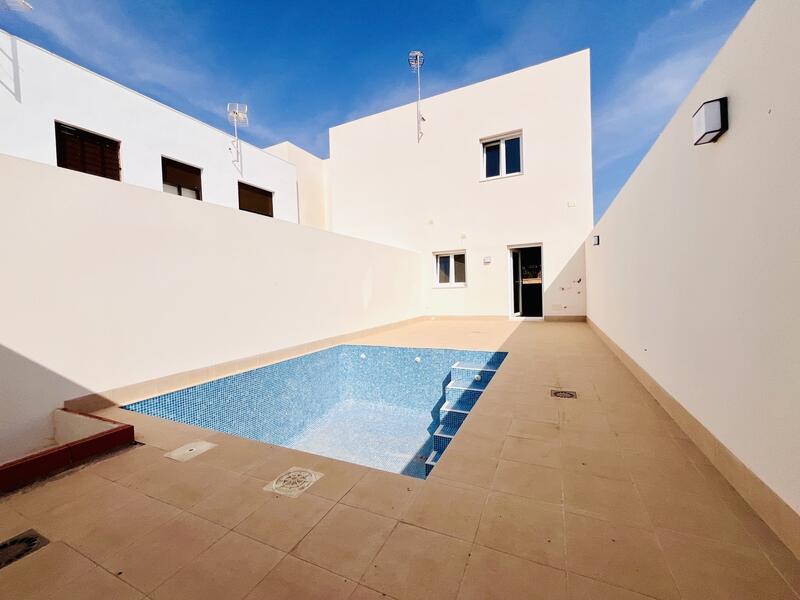 3 bedroom Townhouse for sale