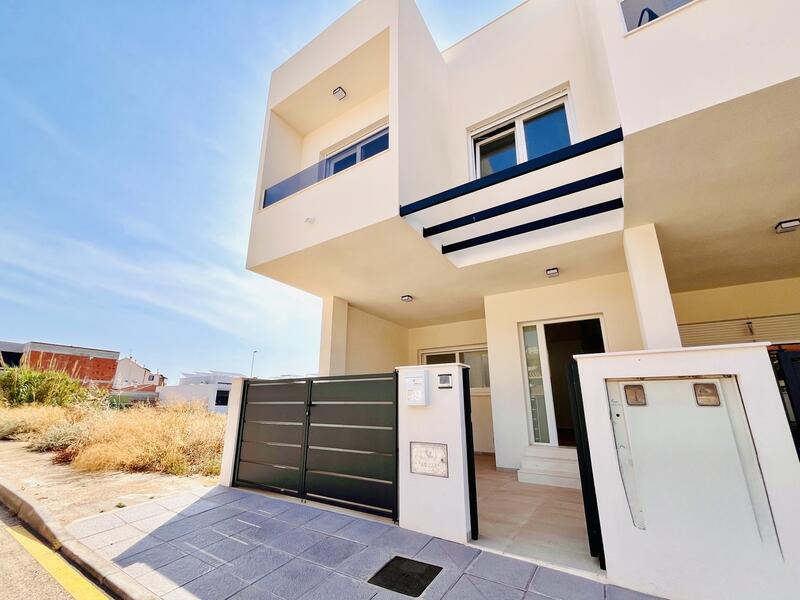 Townhouse for sale in Pilar de la Horadada, Alicante