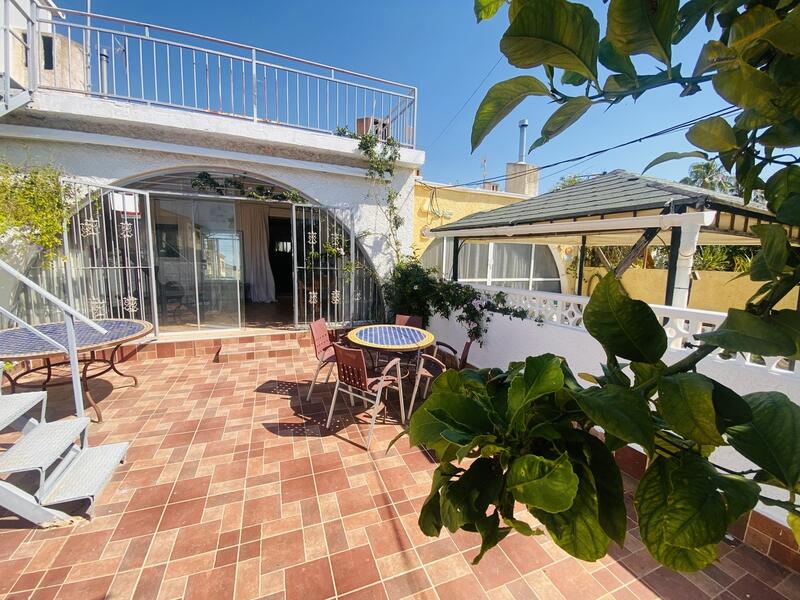 вилла продается в La Zenia, Alicante