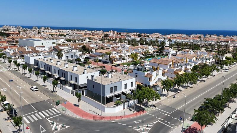 Townhouse for sale in Torre de la Horadada, Alicante