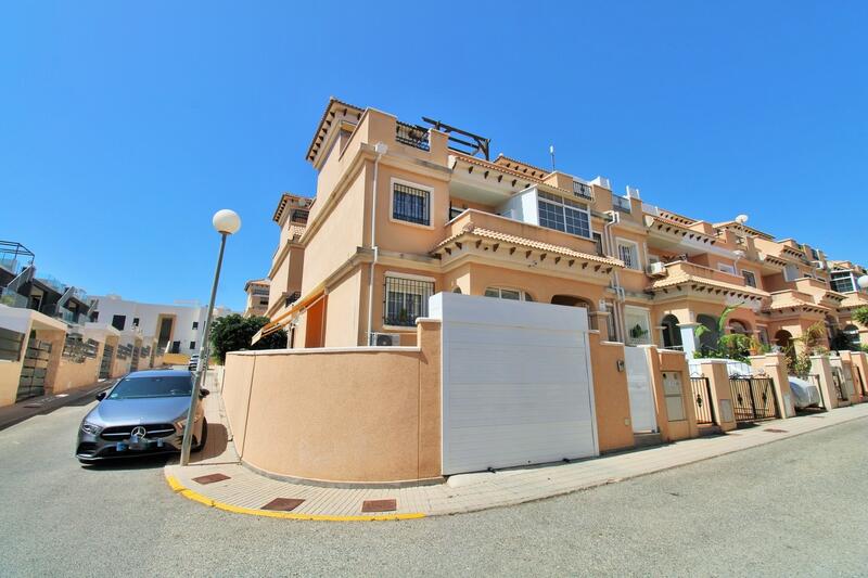 Radhus till salu i Villamartin, Alicante