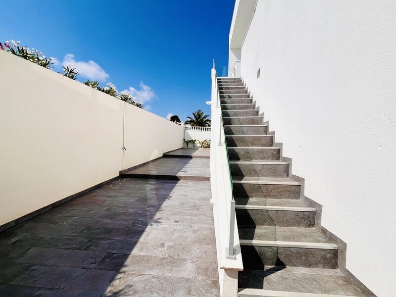 6 Cuarto Villa en venta