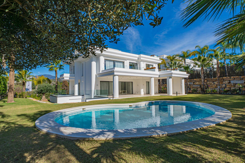 Villa til salgs i Marbella, Málaga