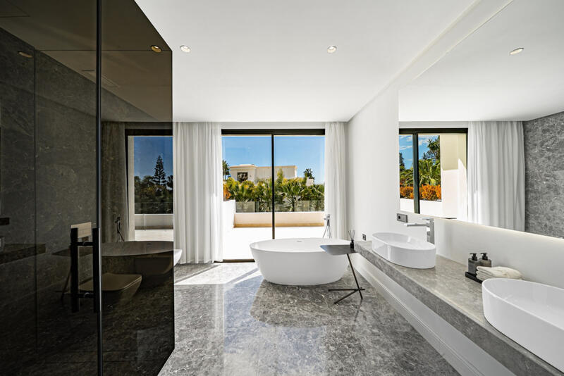6 bedroom Villa for sale