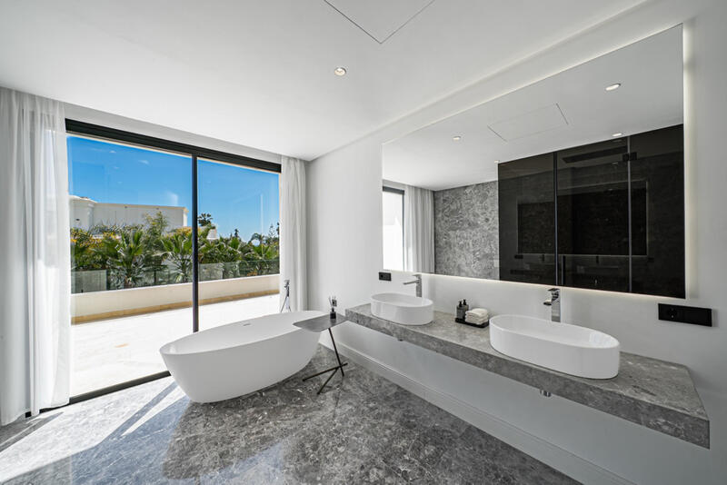 6 bedroom Villa for sale
