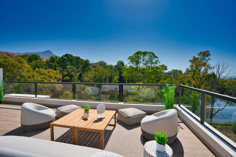 Apartment for sale in Nueva Andalucia, Málaga