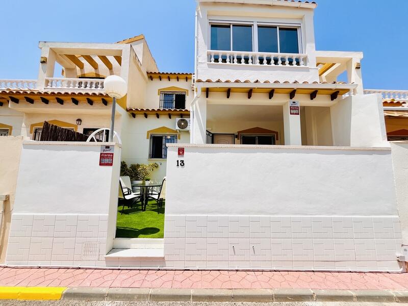 Rekkehus til salgs i Playa Flamenca, Alicante