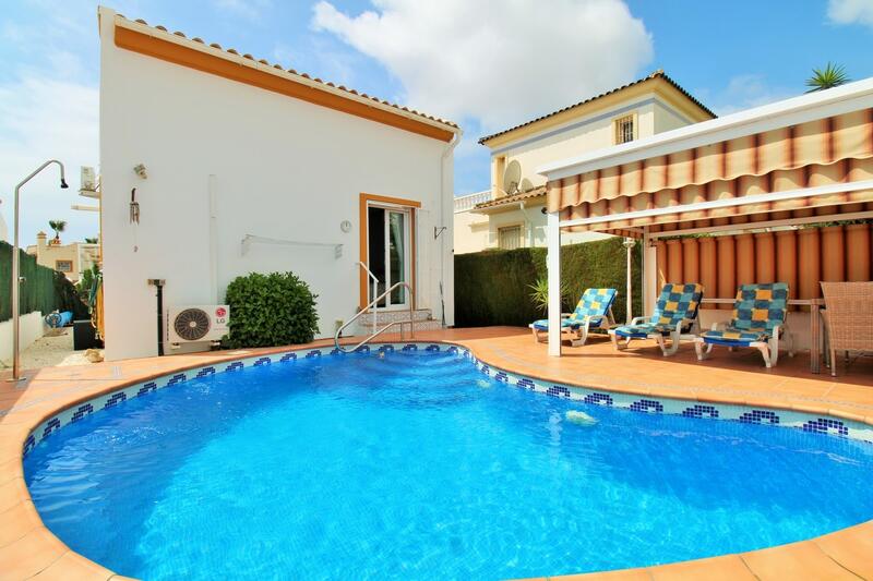 Villa til salgs i Villamartin, Alicante
