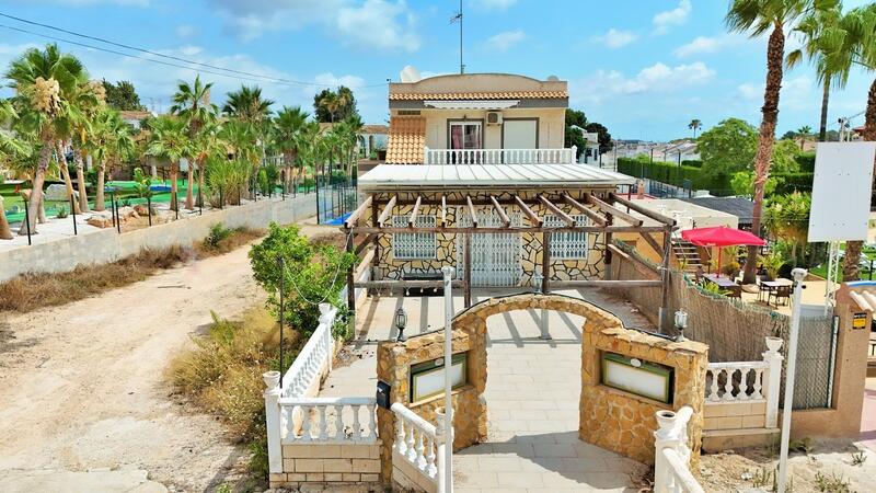 Forretningseiendom til salgs i Villamartin, Alicante