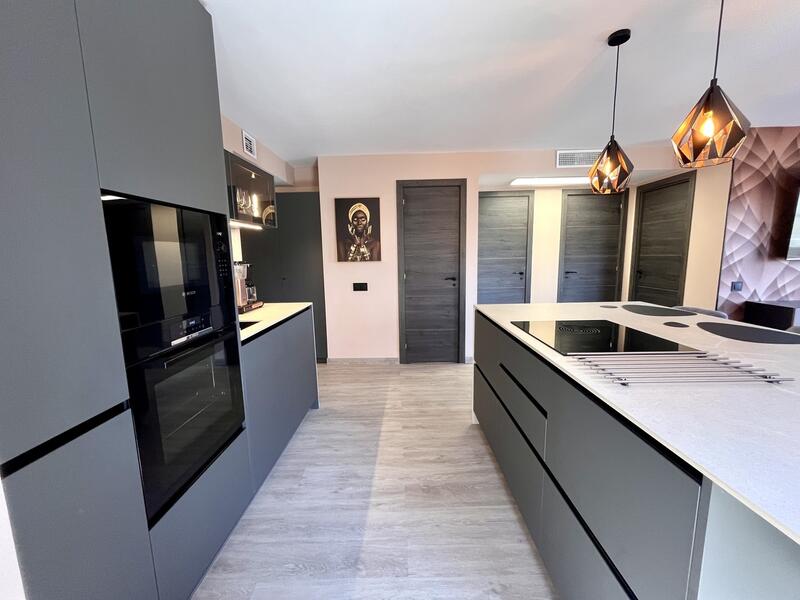 4 bedroom Apartment for sale