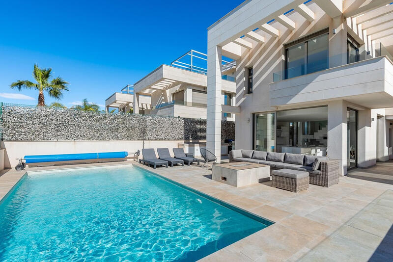 6 bedroom Villa for sale