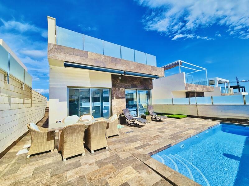 Villa til salg i Villamartin, Alicante