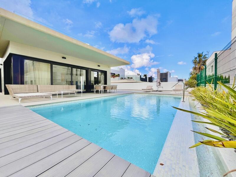 Villa en venta en Dehesa de Campoamor, Alicante