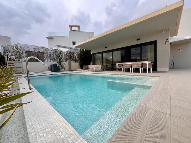 4 Cuarto Villa en venta
