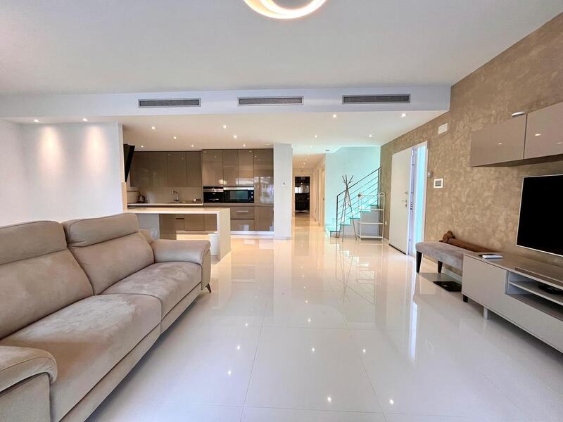 4 Cuarto Villa en venta