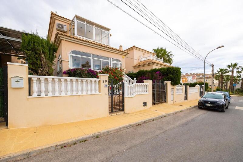 Villa en venta en Orihuela Costa, Alicante