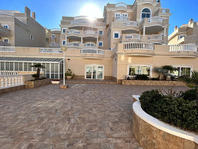 3 bedroom Apartment for sale