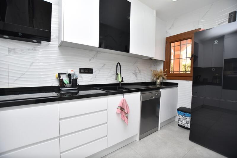 3 slaapkamer Gezinswoning Te koop