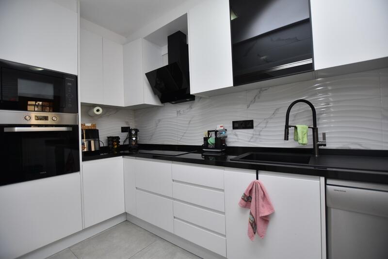 3 slaapkamer Gezinswoning Te koop