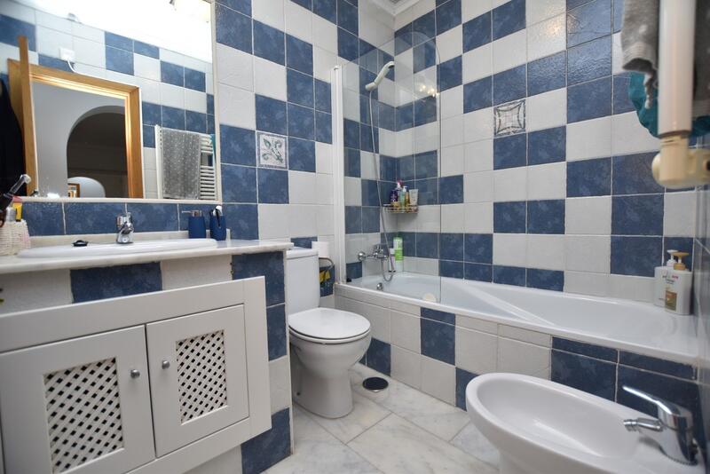 3 slaapkamer Gezinswoning Te koop