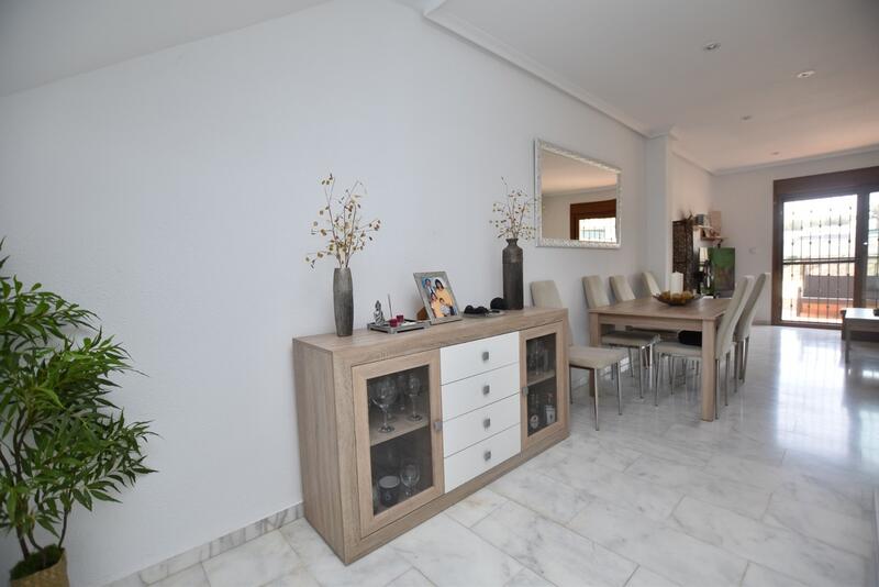 3 slaapkamer Gezinswoning Te koop