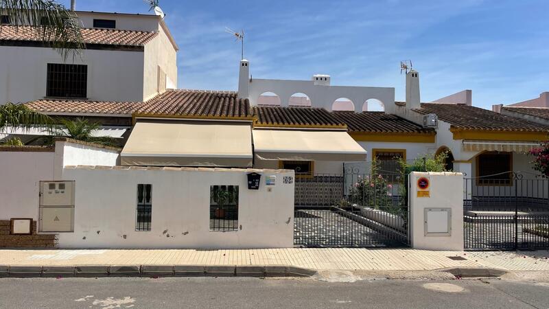 Gezinswoning Te koop in Pilar de la Horadada, Alicante
