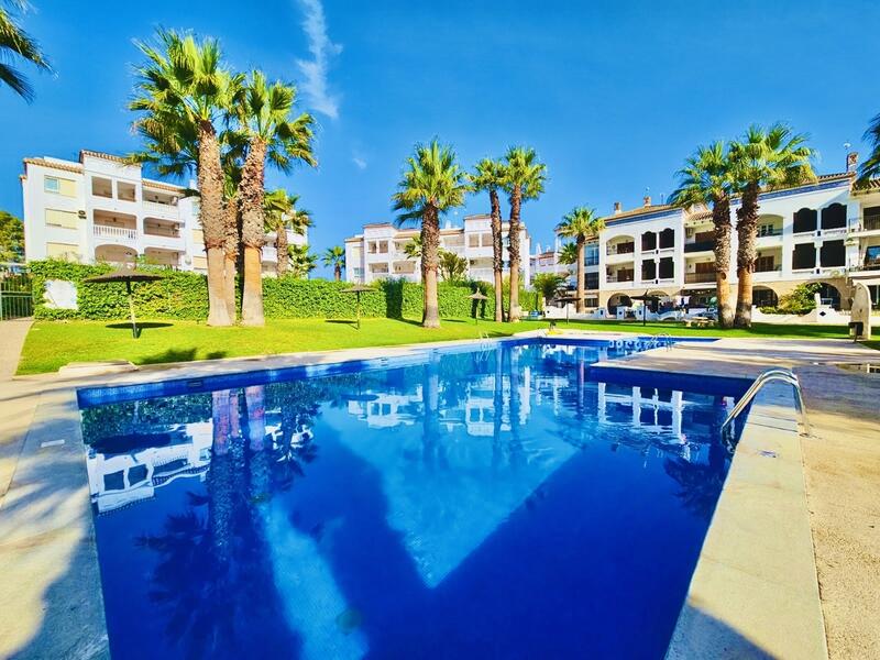 Apartamento en venta en Villamartin, Alicante