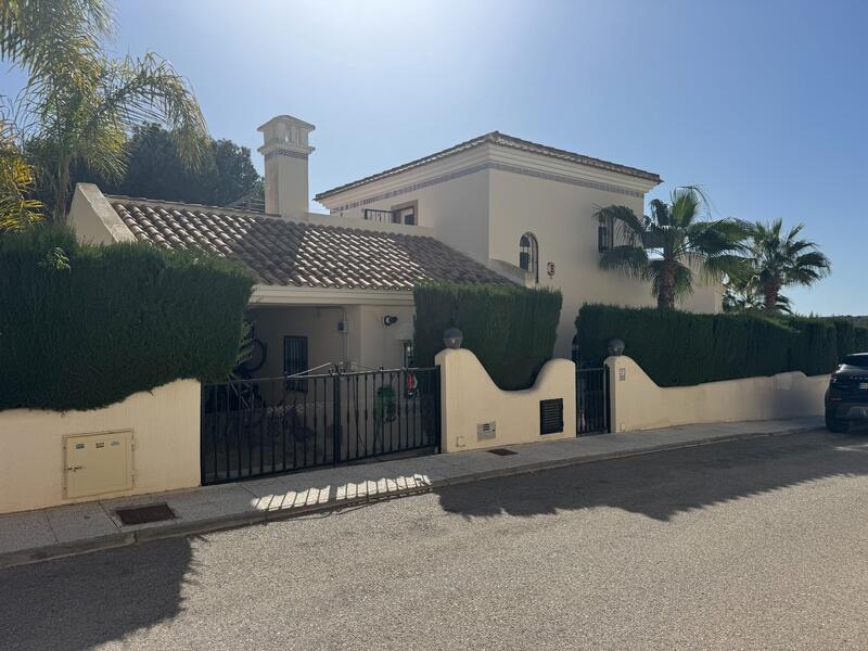 Villa til salgs i Orihuela Costa, Alicante