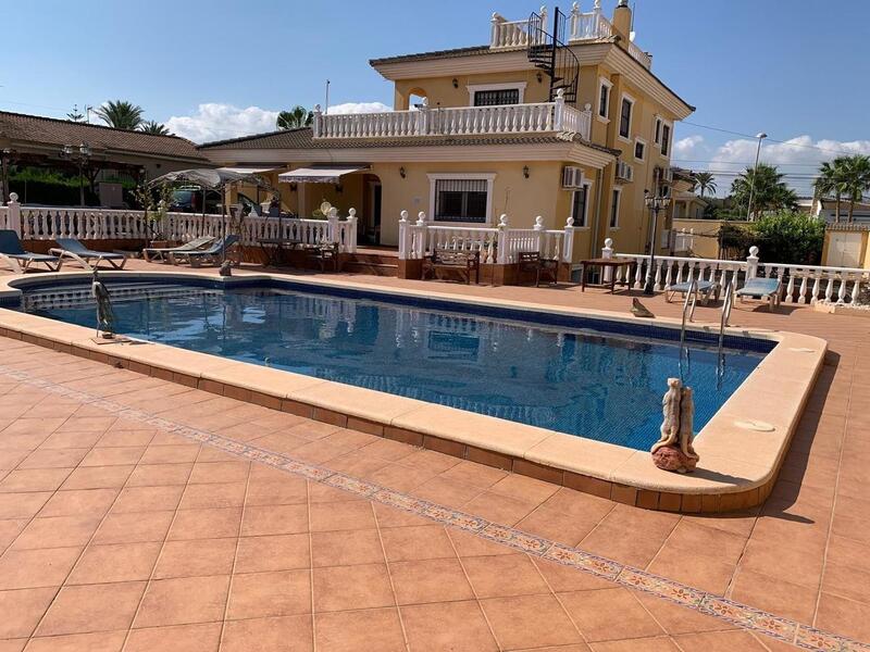 6 Cuarto Villa en venta
