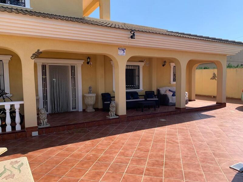 6 Cuarto Villa en venta