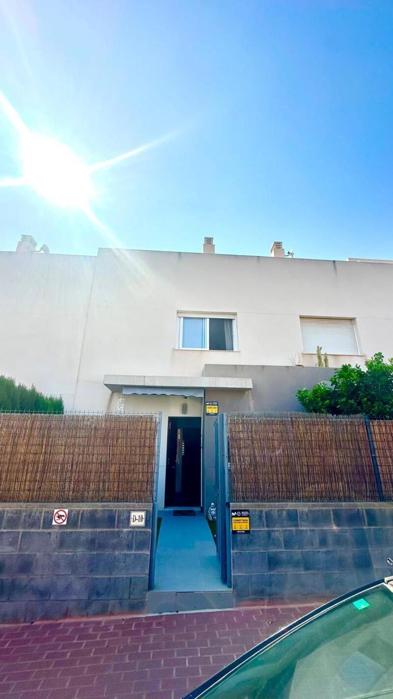 2 Schlafzimmer Stadthaus zu verkaufen