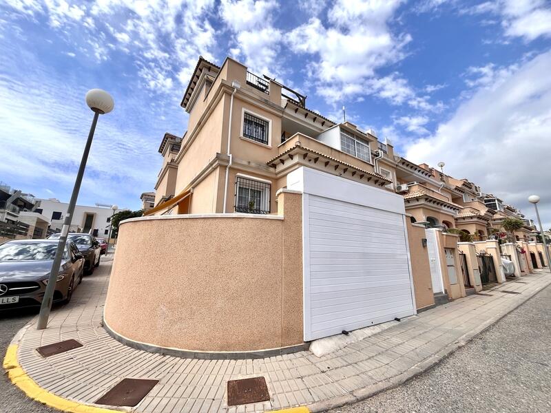 3 bedroom Townhouse for sale