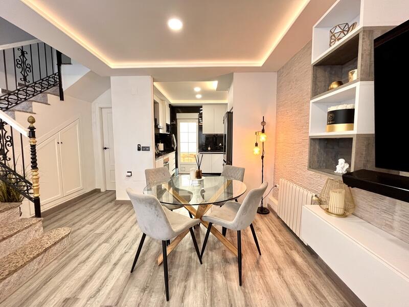 3 bedroom Townhouse for sale