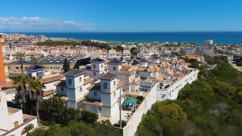 Villa til salgs i Torrevieja, Alicante