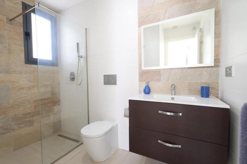 2 slaapkamer Gezinswoning Te koop